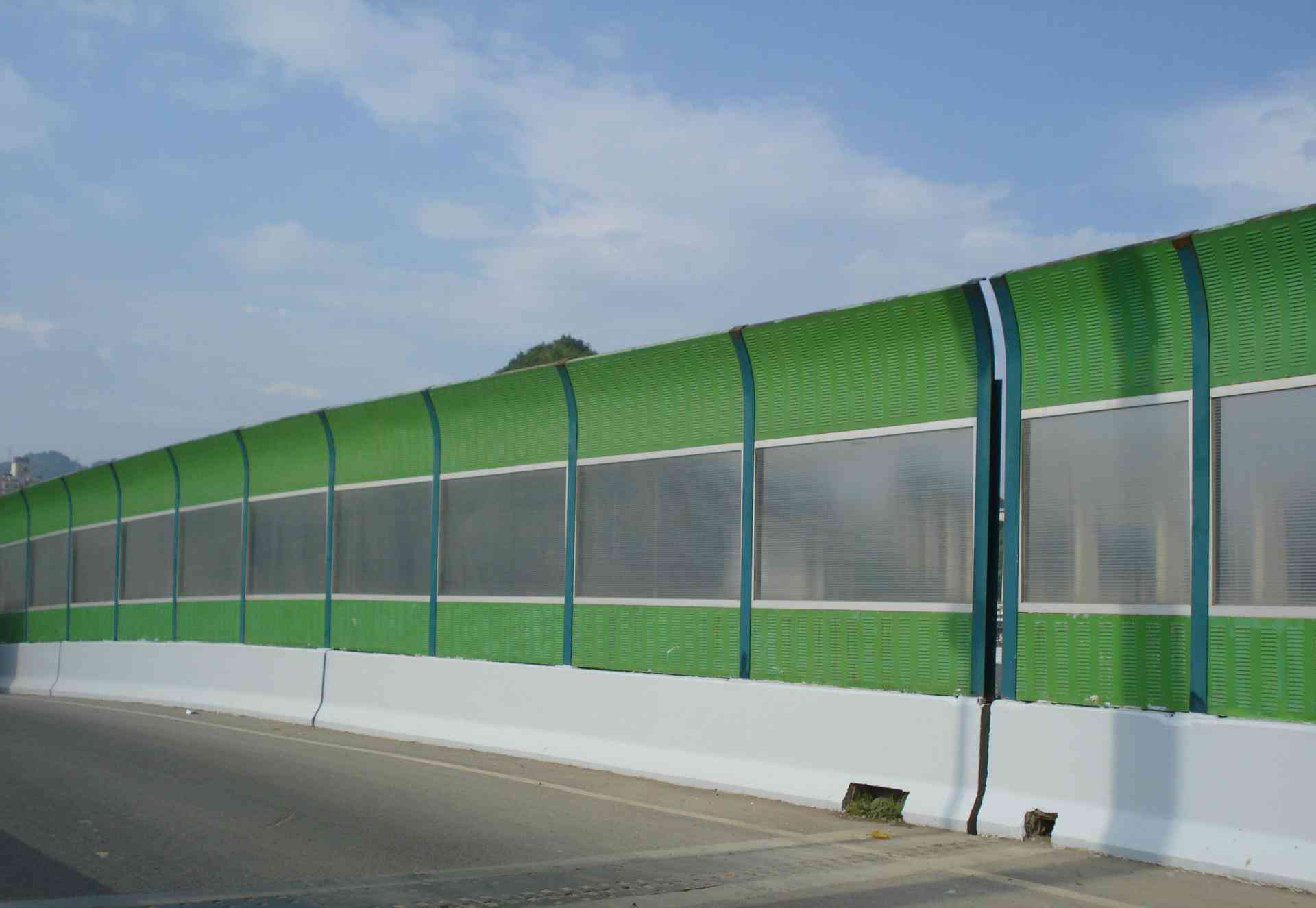 <a href=http://www.6664777.com/news_article?news_id=139>公路聲屏障</a>